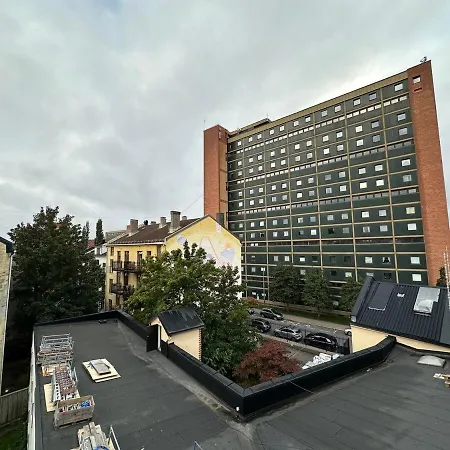 Fin Og Romslig Midt I Byen Apartment