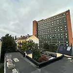 Fin Og Romslig Midt I Byen Apartman